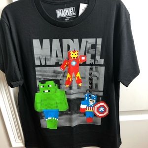 🎬NWT Marvel t shirt
